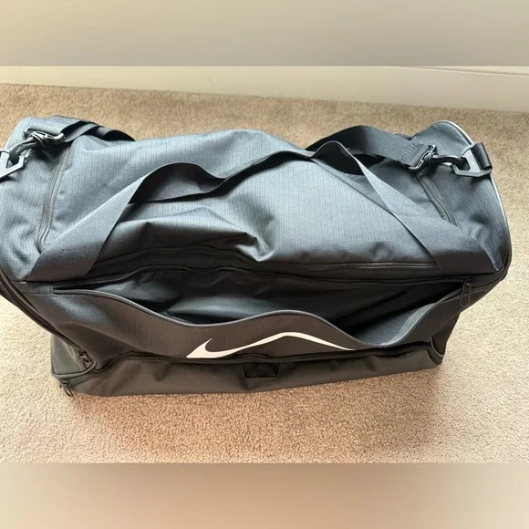 Nike | Black Duffle Bag | Large - Picture 7 of 11